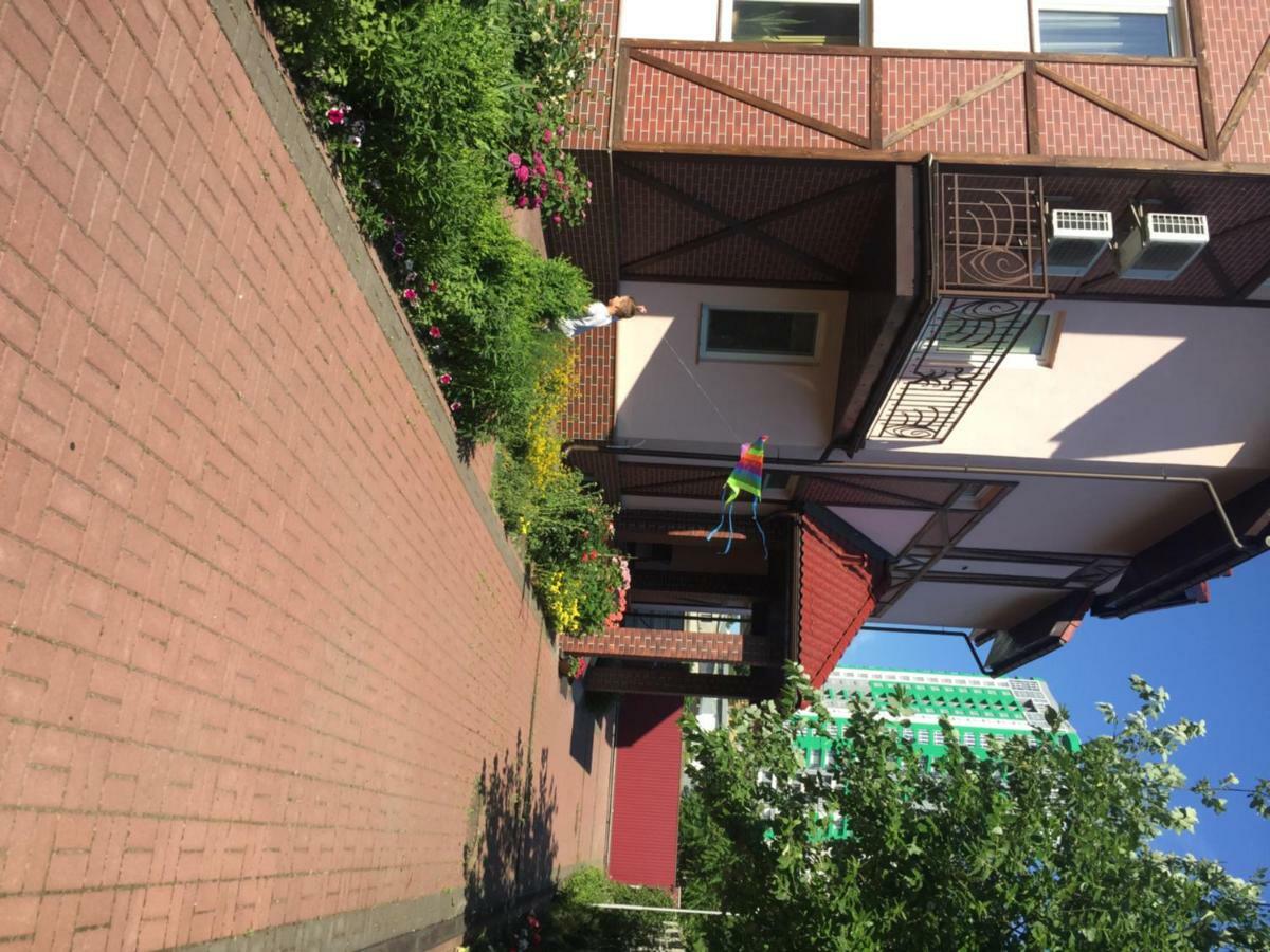 Home Comfort Livoberezhna Iec Kiev Exteriér fotografie
